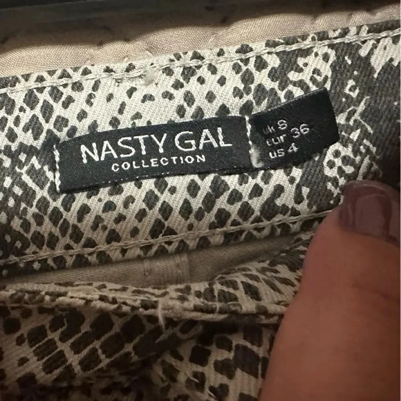 NWT- Nasty Gal Grey Snake Print Denim Straight Leg. US size 4. - Picture 4 of 13